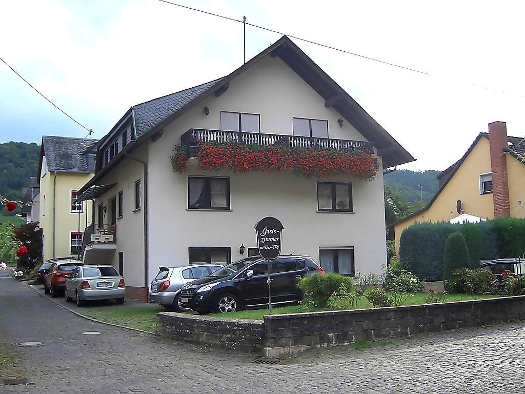 Mosel-Gastehaus Kirch Hotel Ernst Exterior photo